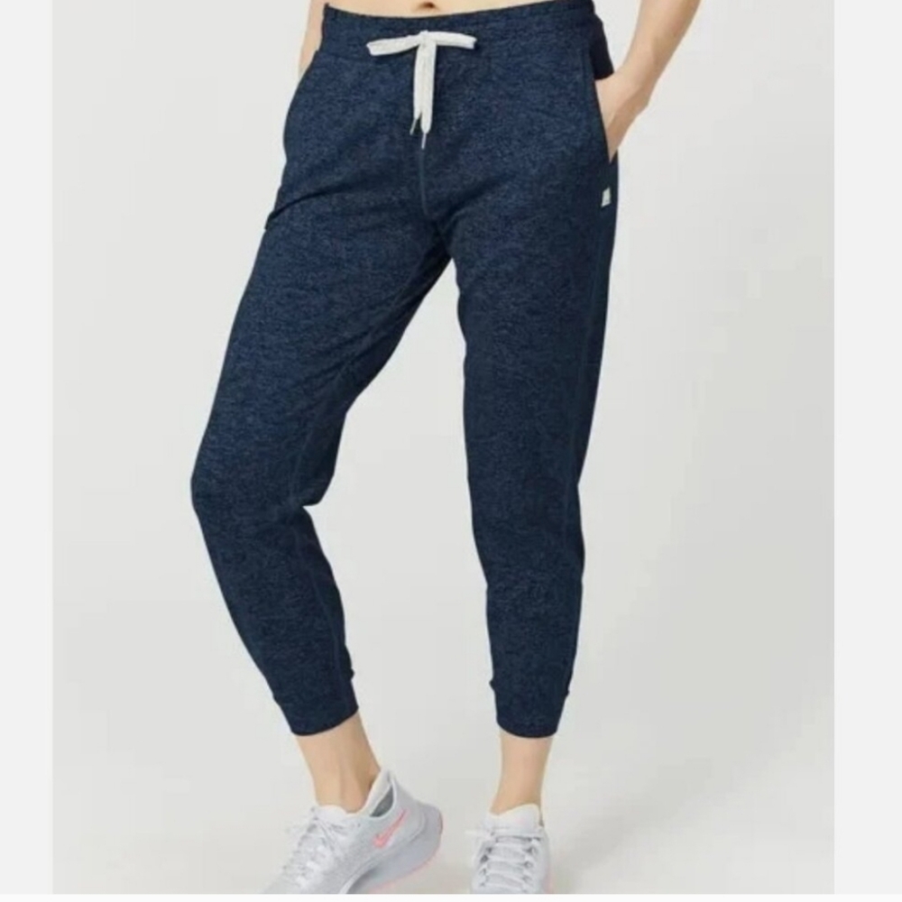 Vuori Women’s Performance Jogger Pants in Heather Navy size M